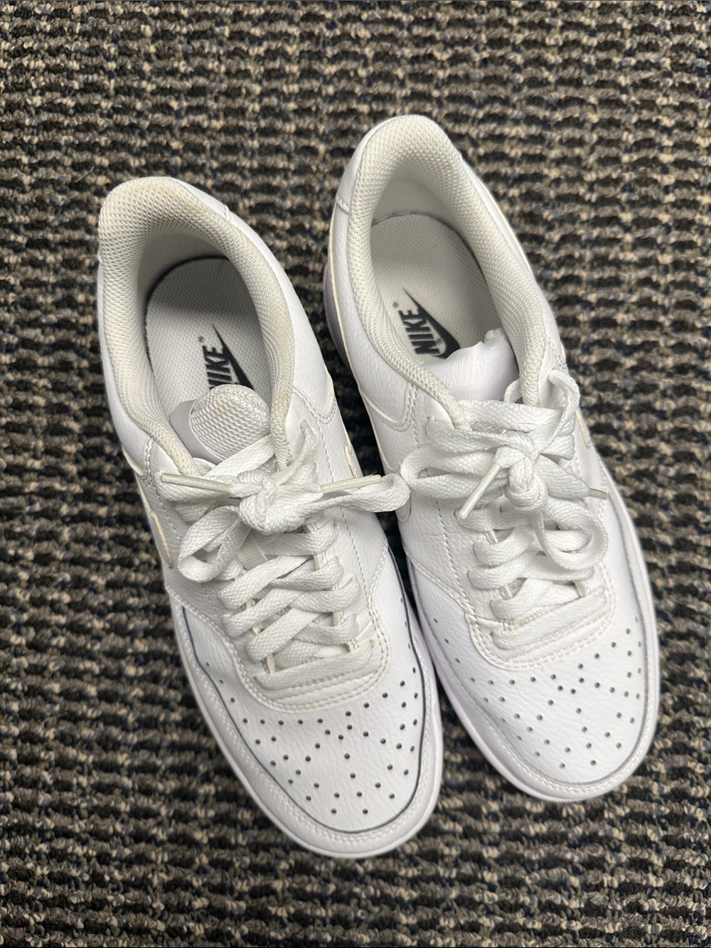 Nike Buroughs Women’s Size 8/ Childs 6 White Low-Top Leather Sneakers EUC - Picture 2 of 5